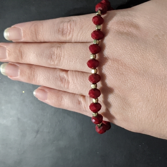 Gold Tone Red Crystal Beaded Stretchy Elastic Statement Bracelet - Picture 2 of 2
